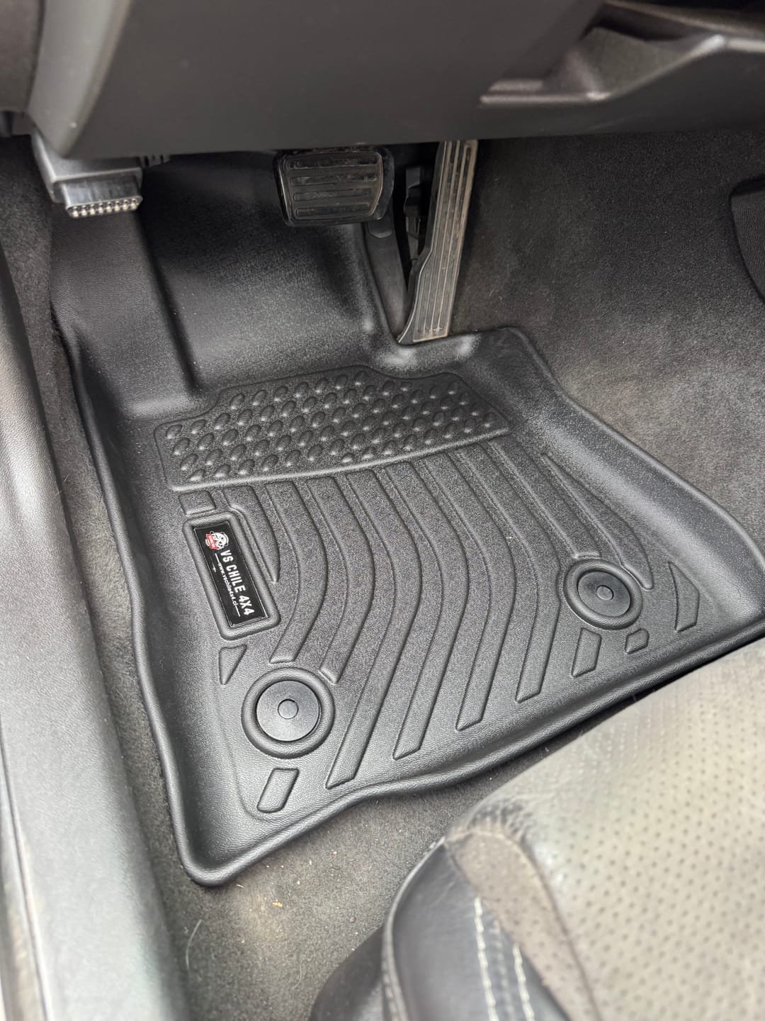 Customer photo review of Pisos Calce Perfecto Chevrolet Camaro años 2016 al 2024