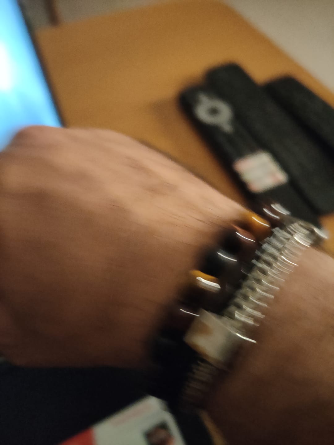 Customer photo review of Bracelet "Oeil Multiple" en Oeil de Tigre, Oeil de Taureau & Oeil de Faucon