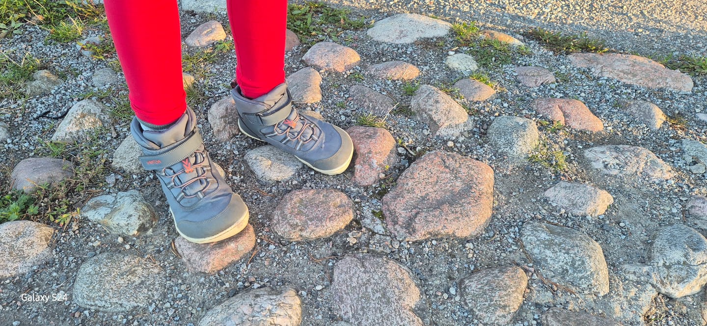 Customer photo review of Vaistoa Kaste Kids | Waterproof Barefoot Sneakers