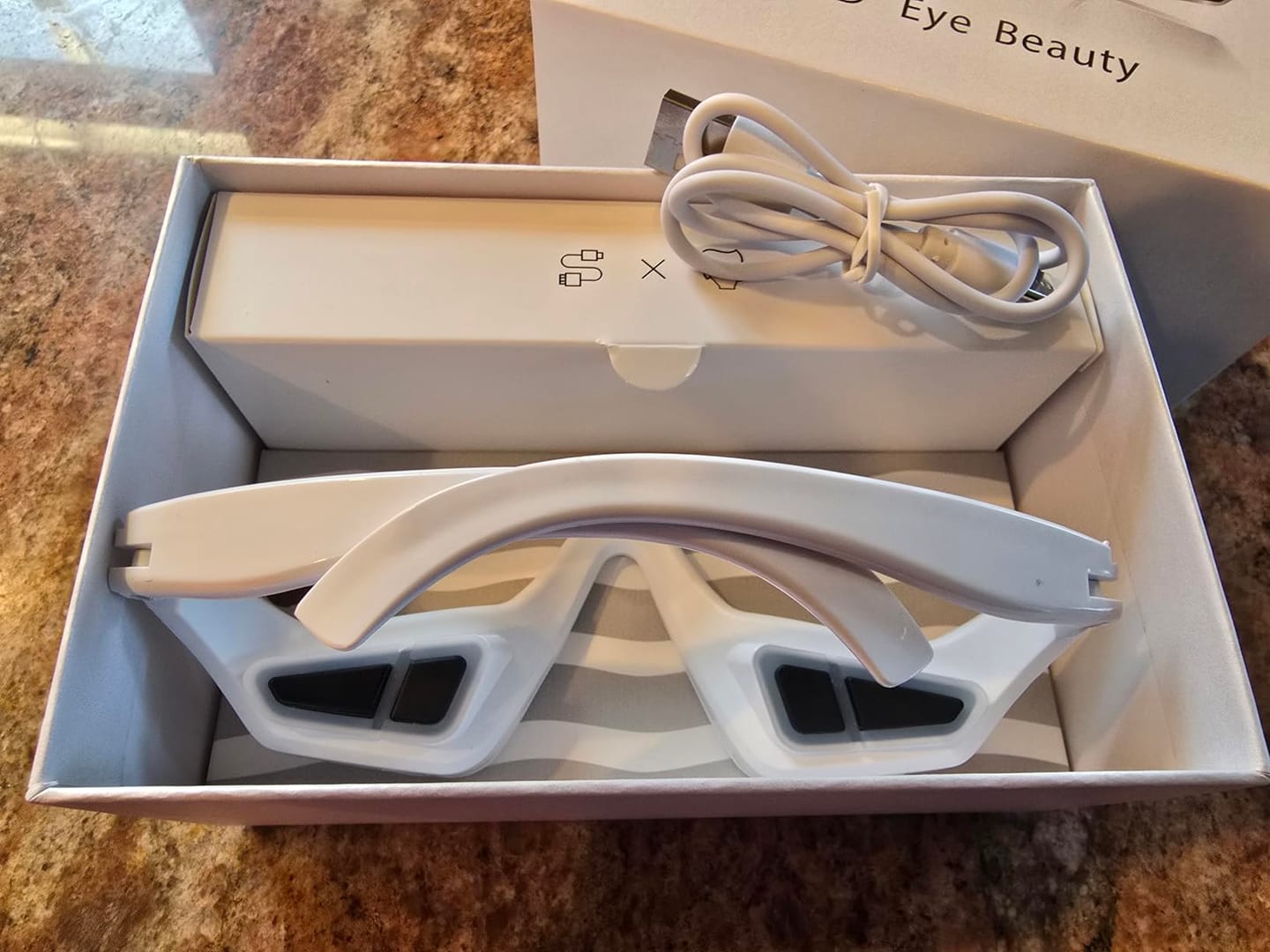 Customer photo review of Lumera Pro - Red Light Therapy + EMS To Erase Eye Bags