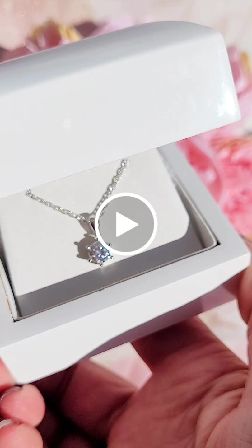Customer video review of White Gold 1ct Round Moissanite Silver Dazzle Pendant Necklace