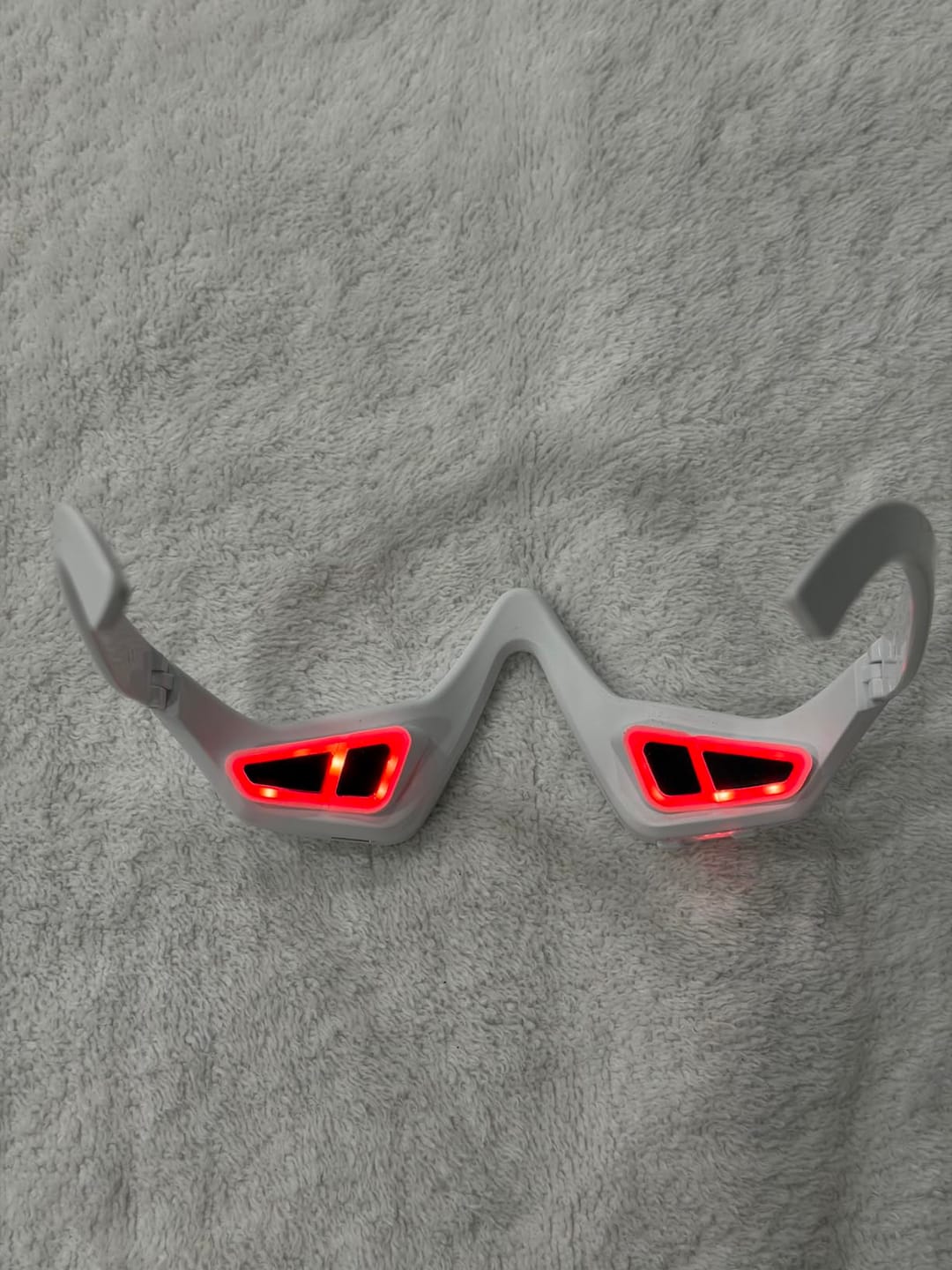 Customer photo review of Lumera Pro - Red Light Therapy + EMS To Erase Eye Bags