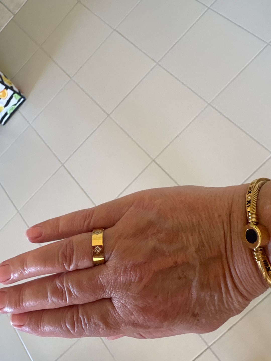 Customer photo review of Mari Heart Gold Ring
