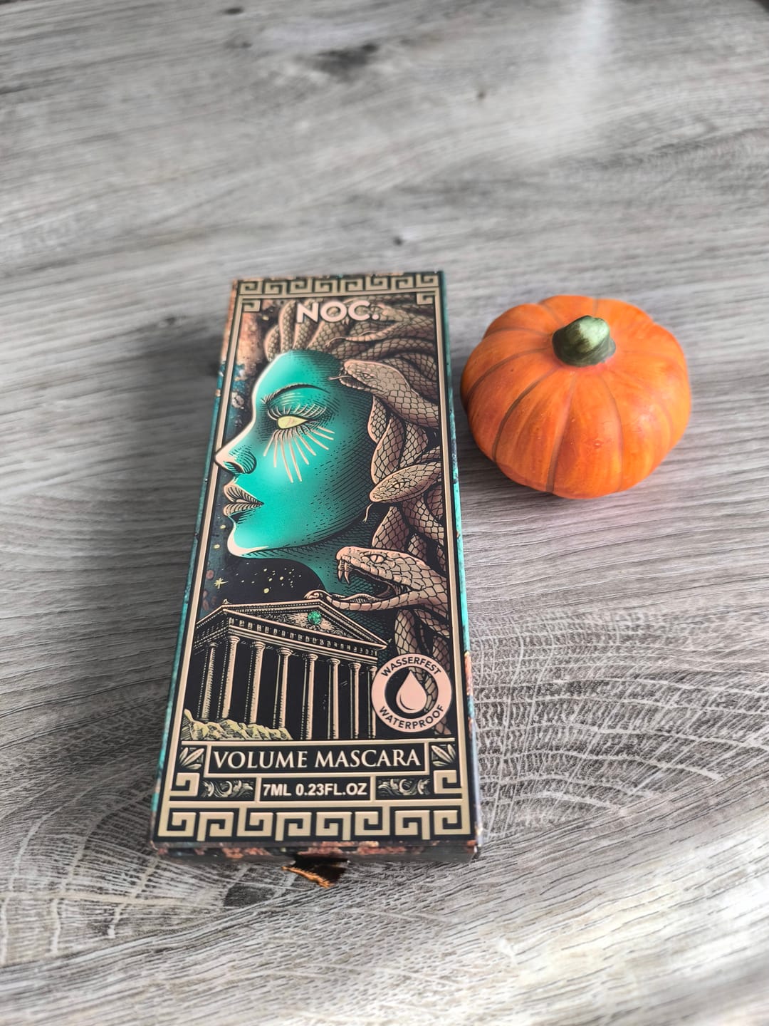 Customer photo review of Feel like Medusa – Wasserfeste Volumen Mascara