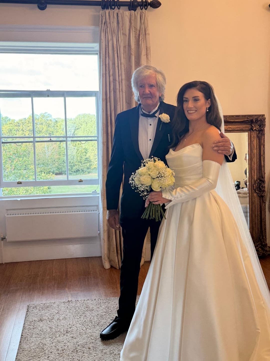 Customer photo review of Detachable Satin Bridal Sleeves with Buttons