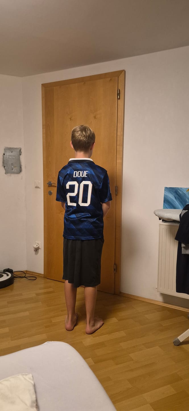 Customer photo review of Désiré Doué 20- France Home 2026 World Cup Blue Football Jersey