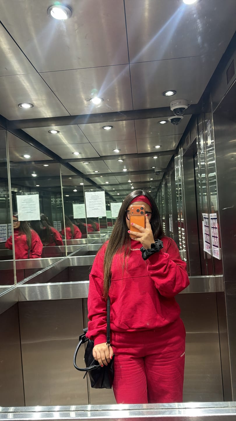 Customer photo review of (PRE-VENTA) POLERÓN HOODIE ROJO - OVERSIZE CON GORRO LOGO Y ESPALDA BORDADO