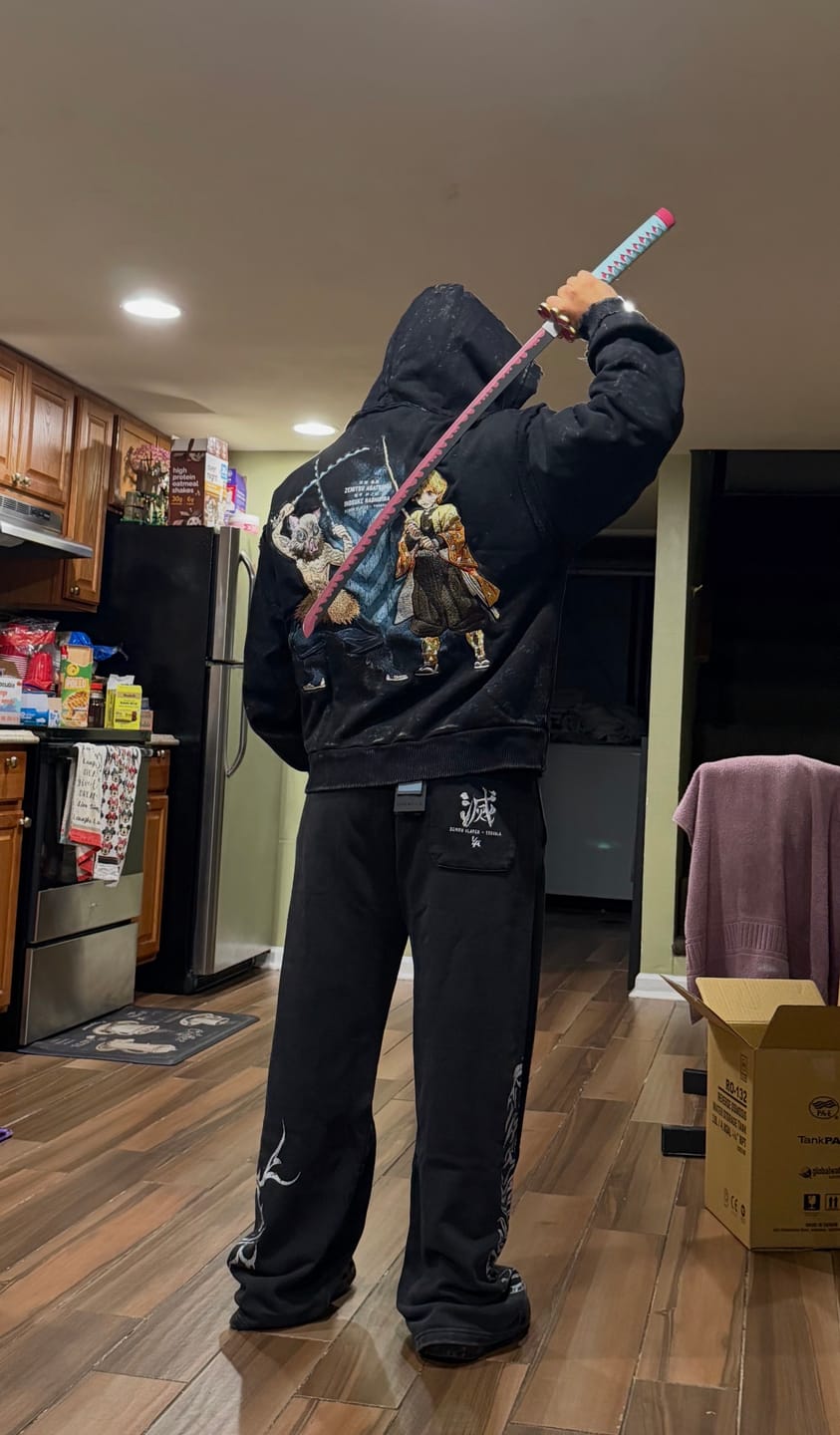 Customer photo review of 5195 - Demon Slayer: Kimetsu no Yaiba - Zip-ups