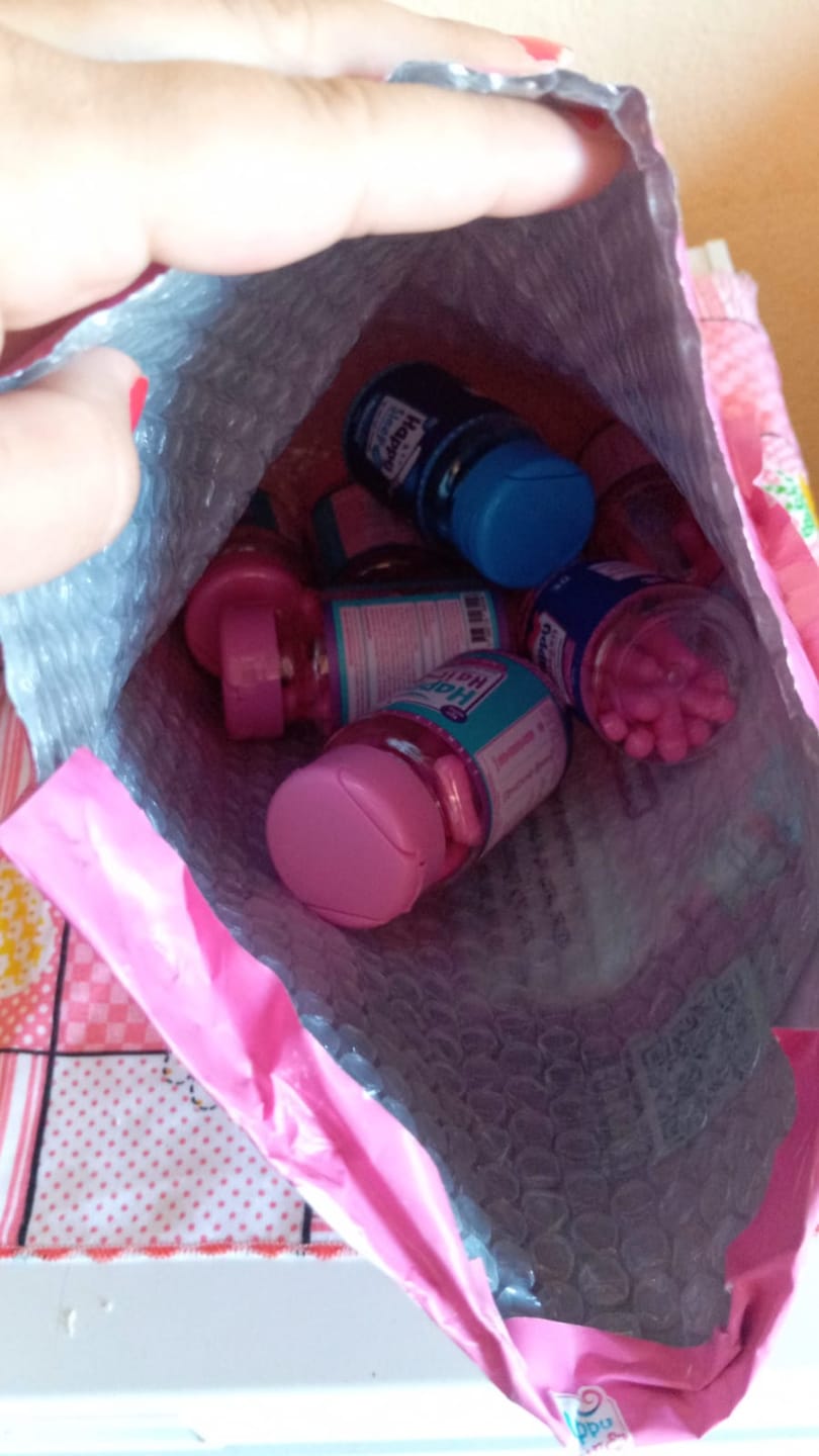 Customer photo review of Happy Hair 3 Potes + 3 Potes Grátis + 1 Pote de Melatonina + 1 Pote de Colágeno (Total 8 Potes)