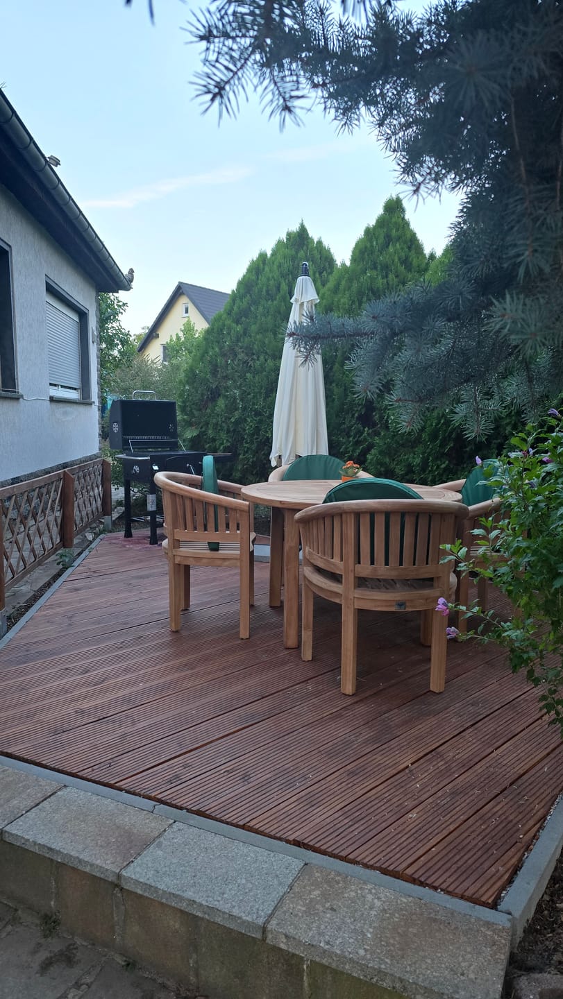 Customer photo review of Teak Set 120cm Maximus Round Fixed Table 4cm Top with 4 San Francisco Chairs, Free Cushions