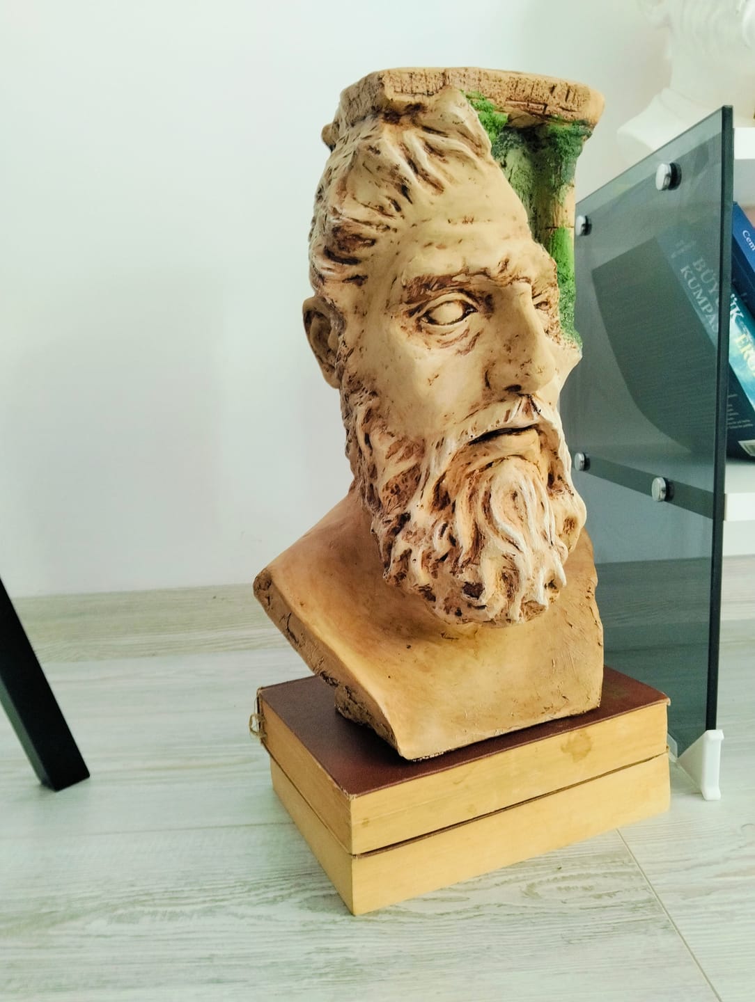 Customer photo review of Olimpos Zeus Büstü – Antik Yunan'ın Güç ve Kudret Simgesi – ArkeoArt El Yapımı Bahçe Dekorasyon - ArkeoArt -  40cm