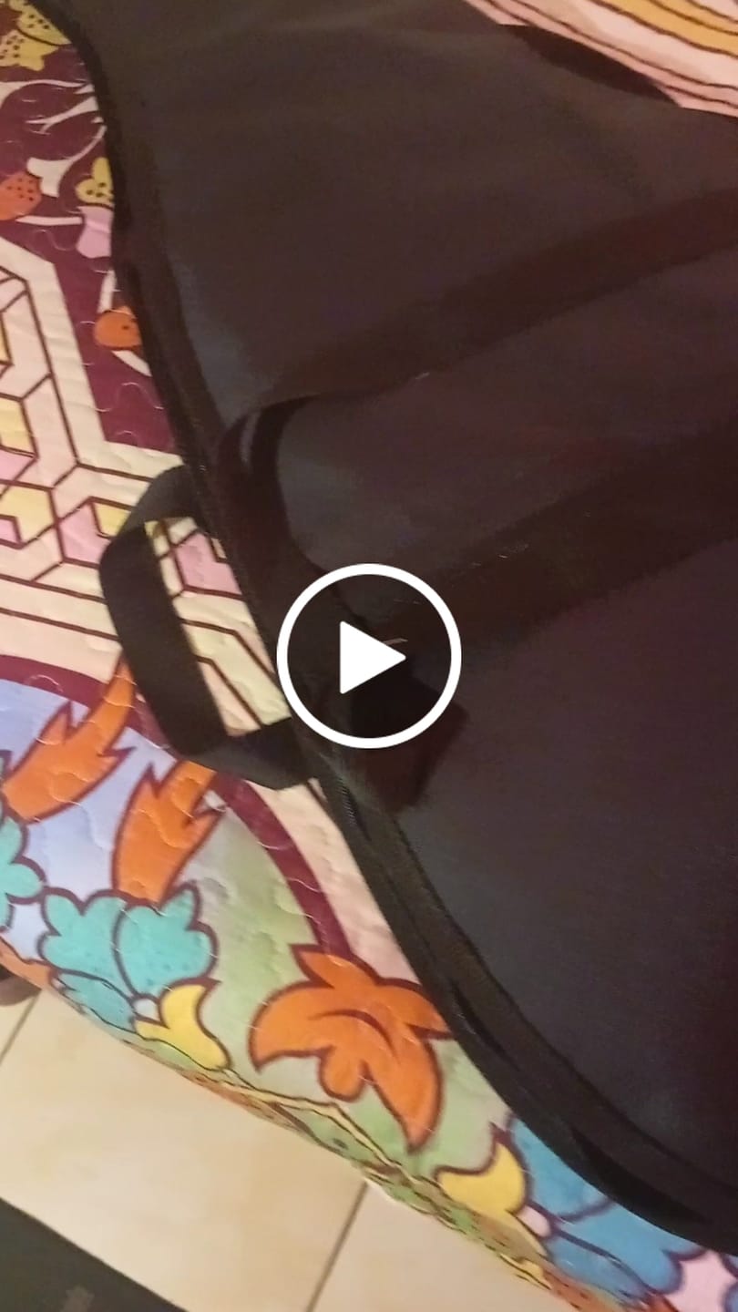 Customer video review of Funda Guitarra Eléctrica Estándar Acolchada 20 mm con Correas y Bolsillo
