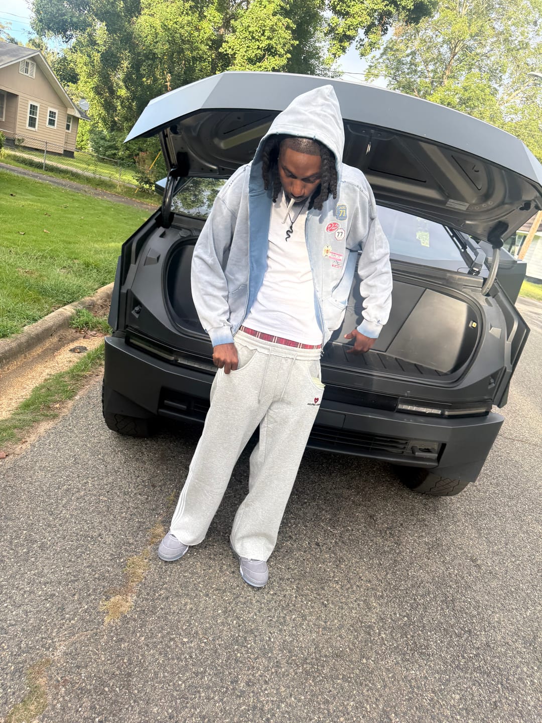 Customer photo review of Aelfric Eden Badge Boxy Zip Up Hoodie
