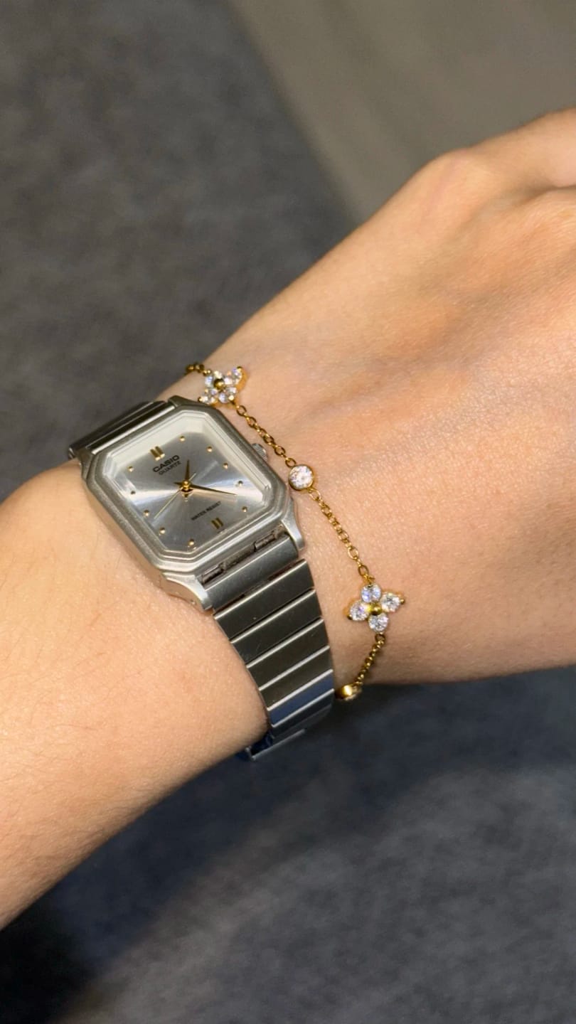 Customer photo review of Elara Flower Bracelet