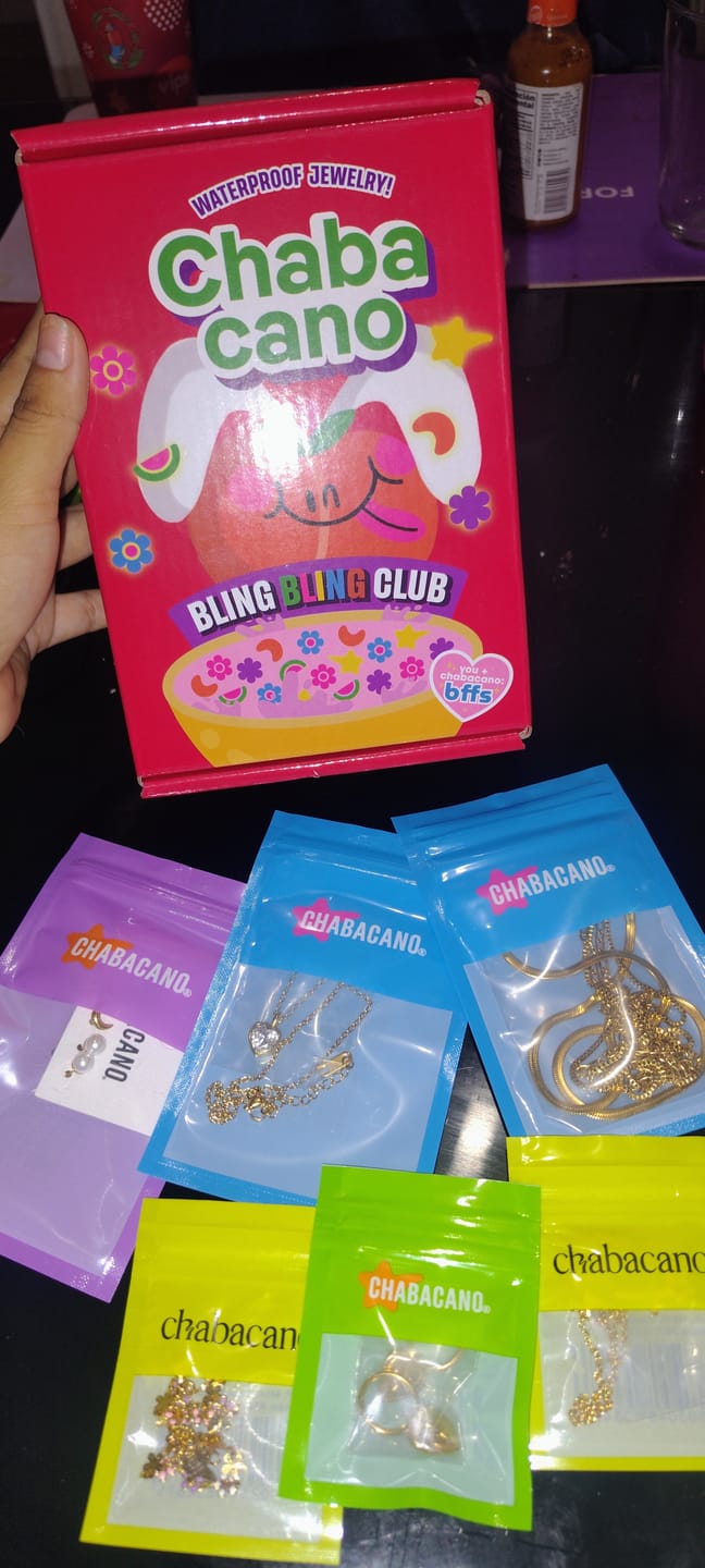 Customer photo review of Aretes Little Heart