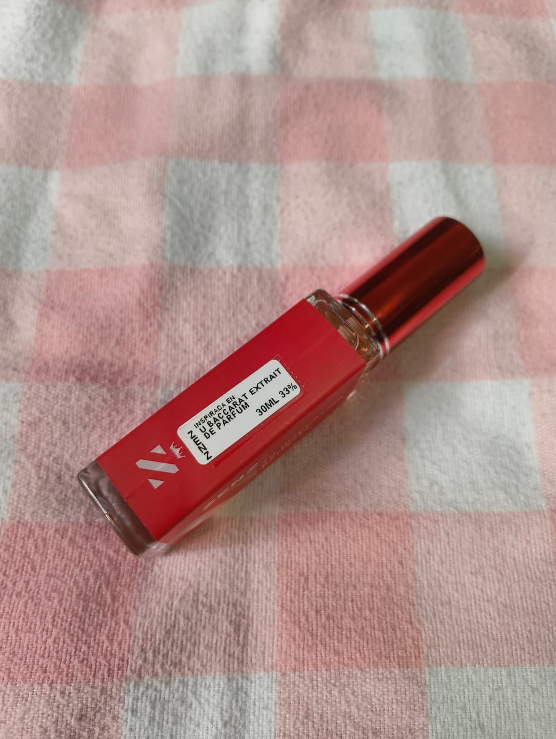 Customer photo review of U Zenz Rojo Europeo Extracto de Perfume | Inspirado en Baccarat Extrait De Parfum - Maison Francis Kurkdjian Paris