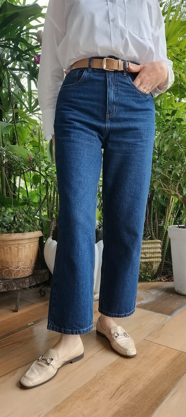Customer photo review of Calça Jeans Reta Araçá Azul Escuro