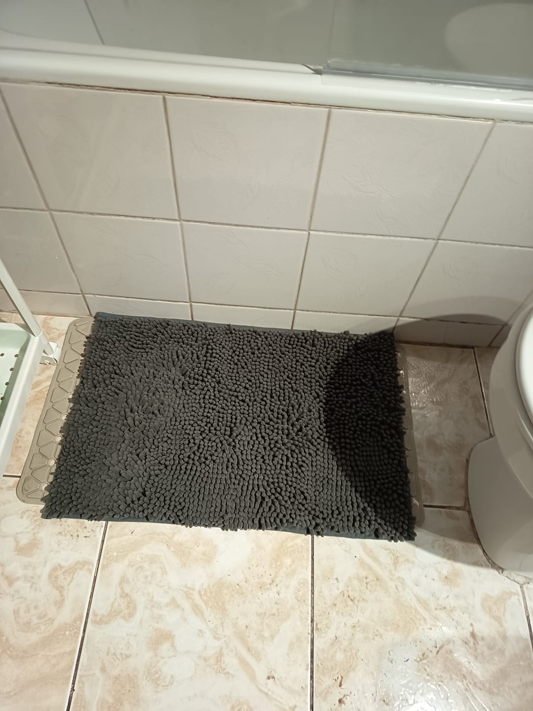 Customer photo review of Tapete Alfombrilla De Baño Super Absorbente Piso Tina Ducha Gris Oscuro