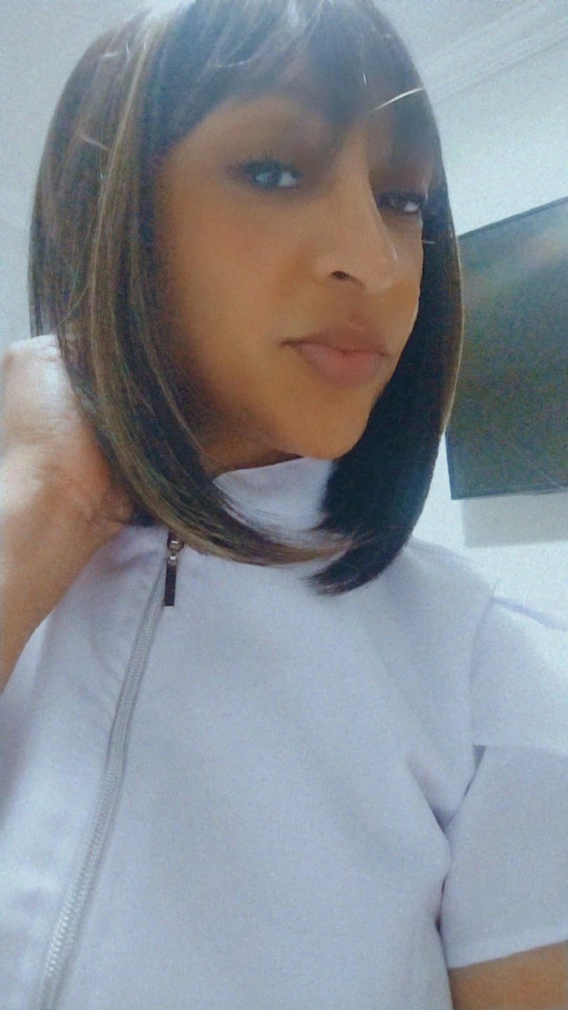 Customer photo review of Peruca Vicky Castanho Luzes com Franja