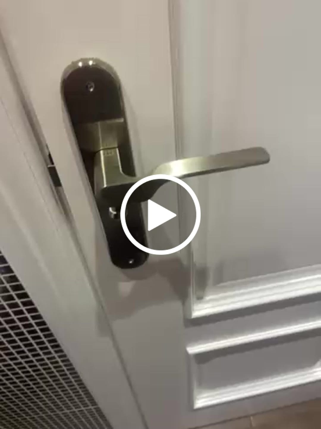 Customer video review of Manilla modelo '640' con placa oval para puertas de zamak en acabado níquel satinado con mango moderno