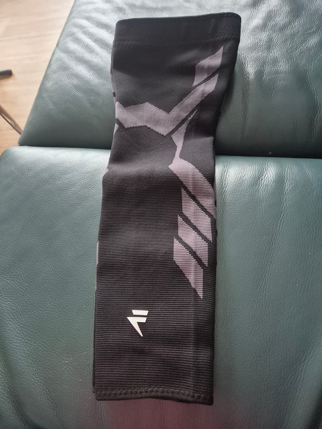 Customer photo review of Compression Sleeves V2 for Knees and Legs