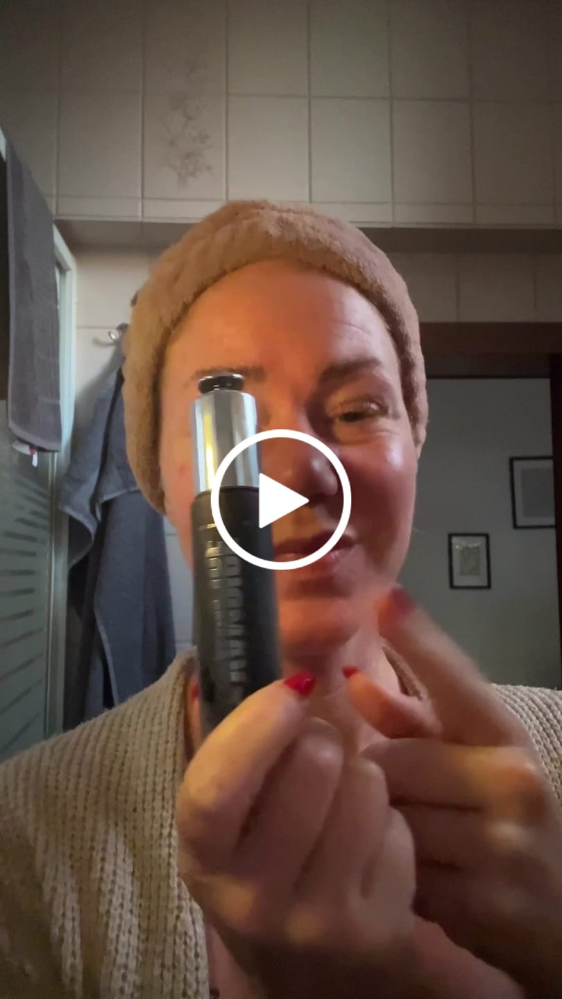 Customer video review of VAMPIRE PEEL® - Fruchtsäurepeeling