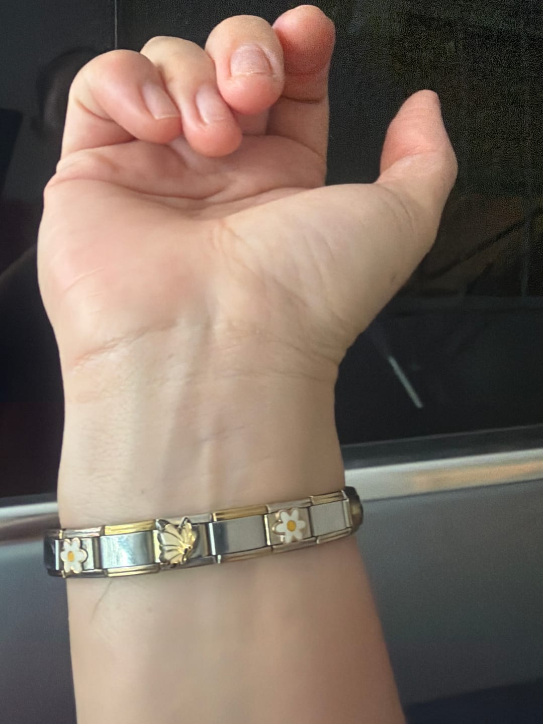 Customer photo review of Charm Inicial Dorada