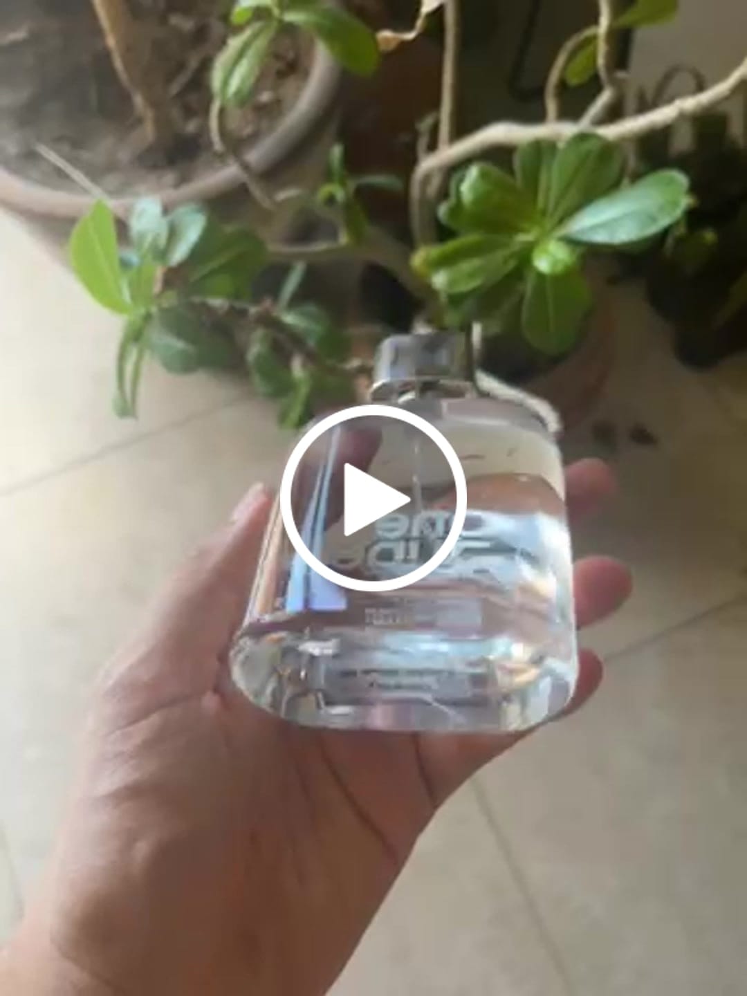 Customer video review of Perfume inspirado en Light Blue Dolce & Gabbana para mujer