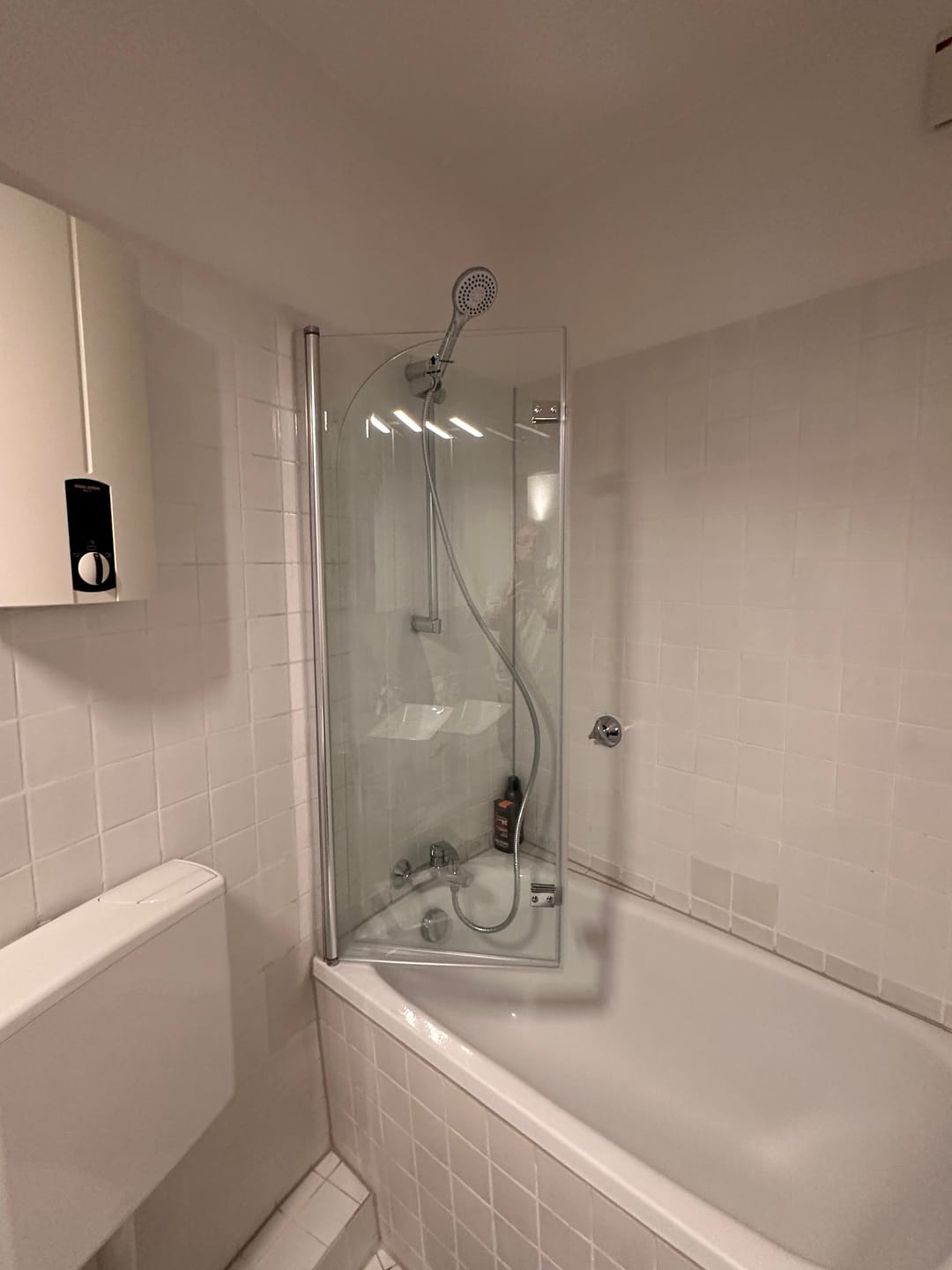 Customer photo review of SONNI Duschwand für badewanne 100x130cm Duschwand Glas 6mm Nano Glas 2-Teilig Duschwand Badewanne Faltbar Badewannenaufsatz Duschabtrennung