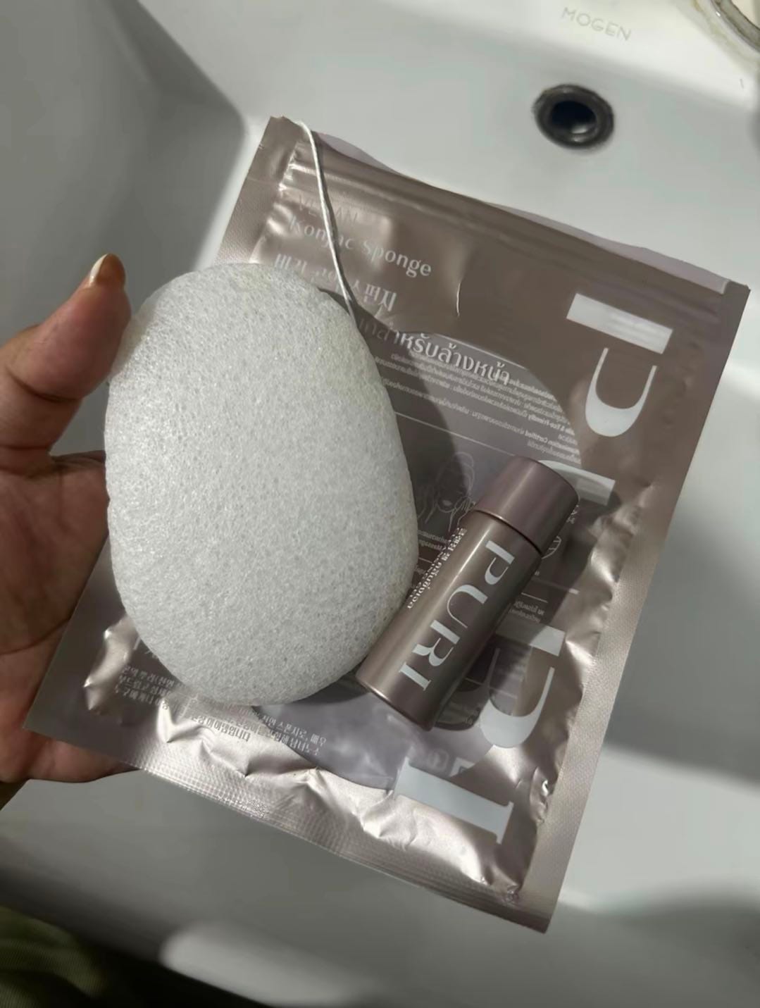 Customer photo review of [Pre-order 30 Day] Vegan Konjac Sponge ฟองน้ำล้างหน้าใยบุก อ่อนโยน ขจัดสิวเสี้ยน รับฟรี! คลีนซิ่งเจลระเบิดเมคอัพ