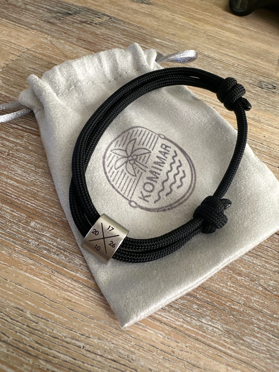 Customer photo review of Gravur Armband HUA MUA INITIALEN