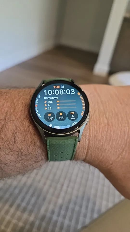 Customer photo review of Garmin 18/20/22mm Quick Release Tropic-Style Silicone Band