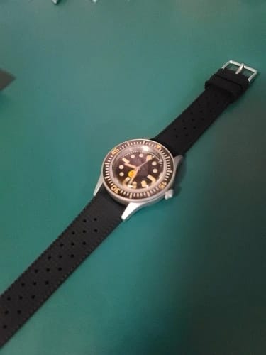 Customer photo review of Garmin 18/20/22mm Quick Release Tropic-Style Silicone Band