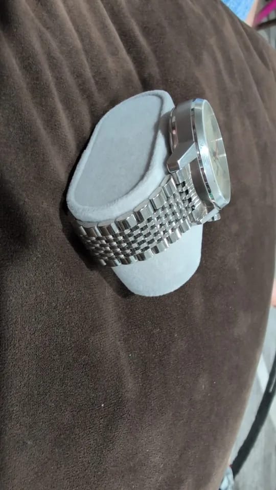 Customer photo review of Garmin 18/20/22mm Quick Release Beads of Rice Steel Bracelet