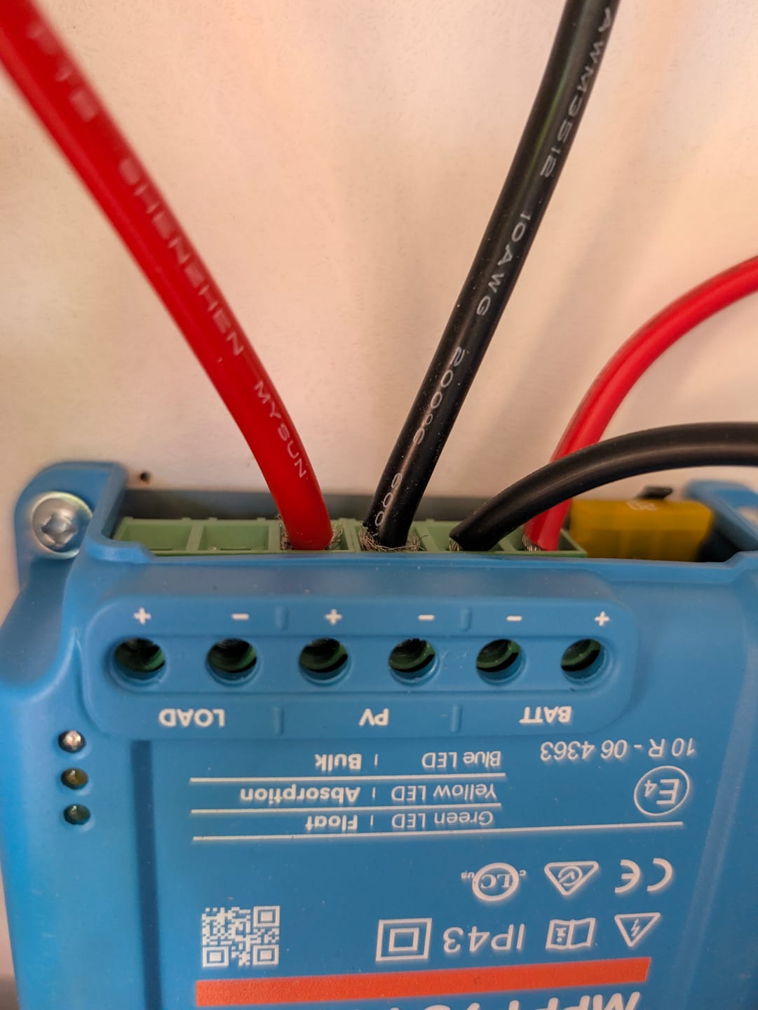 Customer photo review of SAE Socket Sidewall Port with 10AWG Cable | 600V Heavy Duty Silicone Wire Harness | Quick Disconnect Power Connector for RV, Solar, Motorcycle
