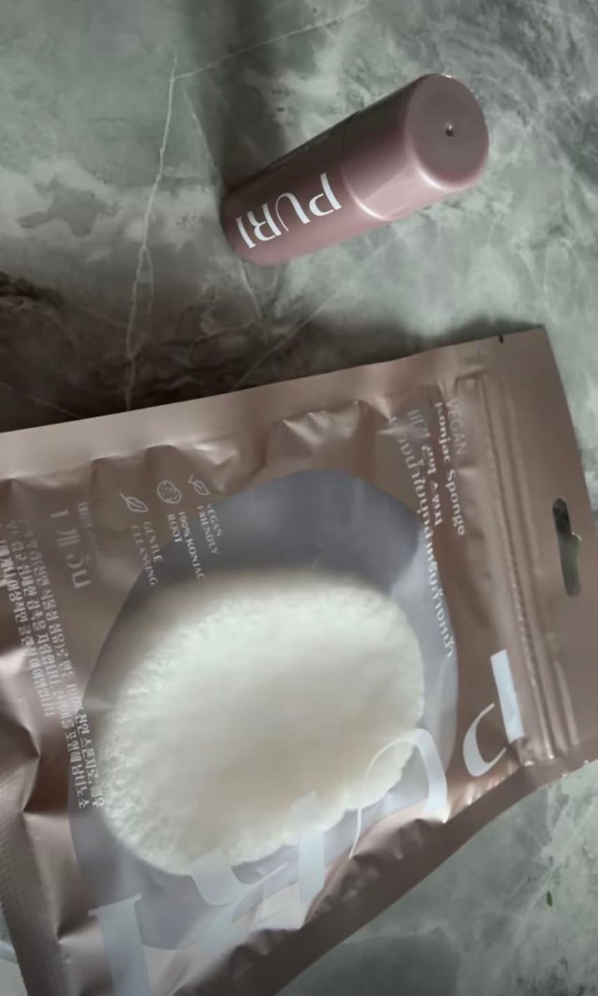 Customer photo review of [Pre-order 30 Day] Vegan Konjac Sponge ฟองน้ำล้างหน้าใยบุก อ่อนโยน ขจัดสิวเสี้ยน รับฟรี! คลีนซิ่งเจลระเบิดเมคอัพ