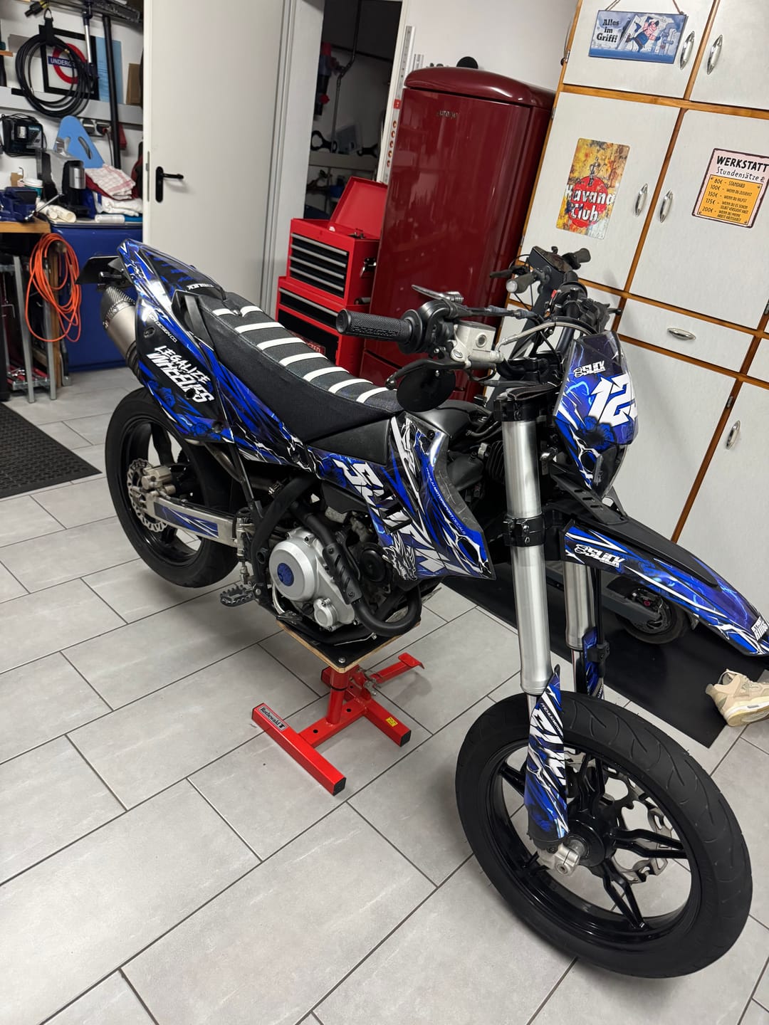 Customer photo review of NEW! LIGHTNING - GRAPHICS KIT
