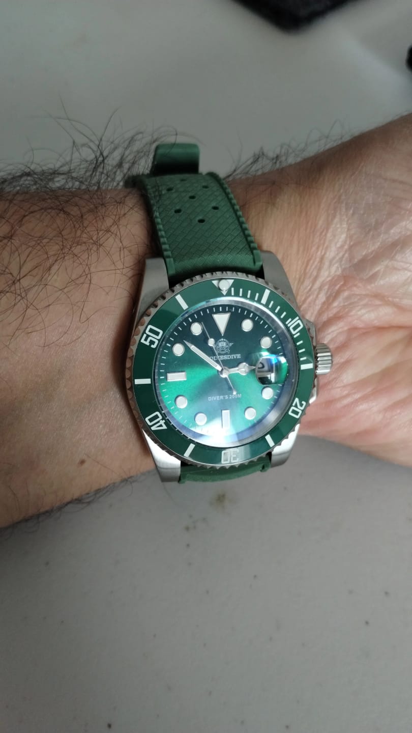 Customer photo review of Garmin 18/20/22mm Quick Release Tropic-Style Silicone Band