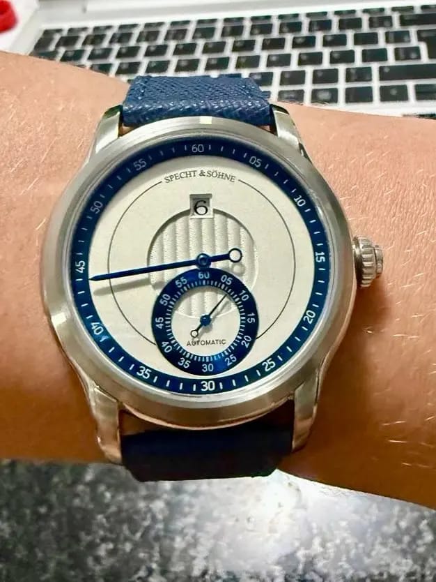 Customer photo review of Garmin 18/20/22mm Quick Release Saffiano Leather Band