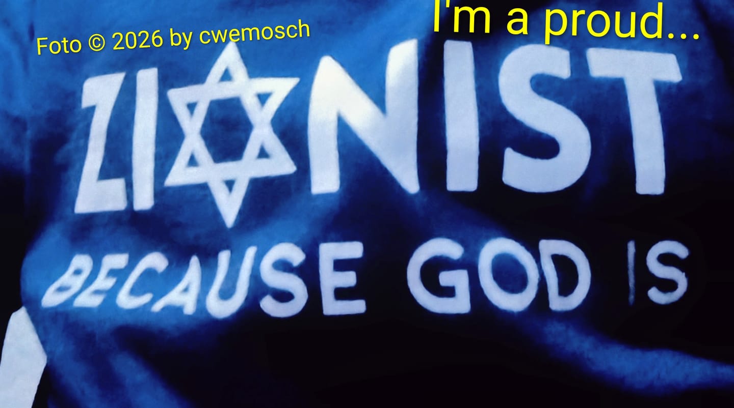 Customer photo review of ZIONIST – BECAUSE GOD IS | Unisex T-Shirt | 100% Baumwolle