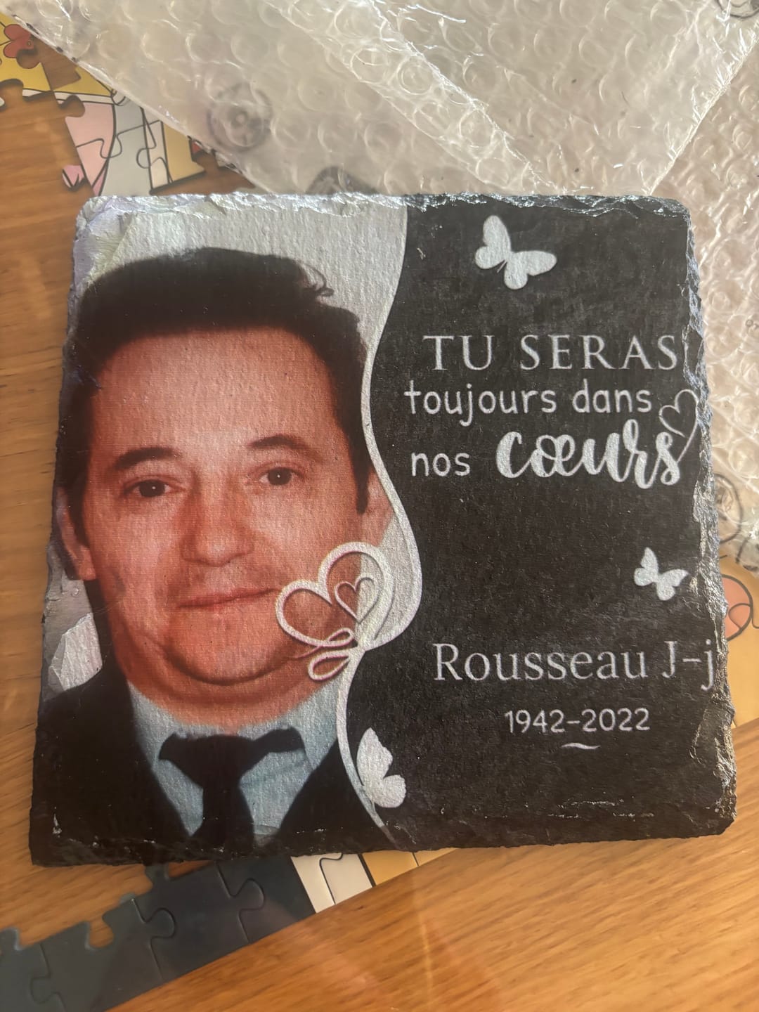 Customer photo review of Pour toujours dans nos cœurs - Plaque en ardoise personnalisée