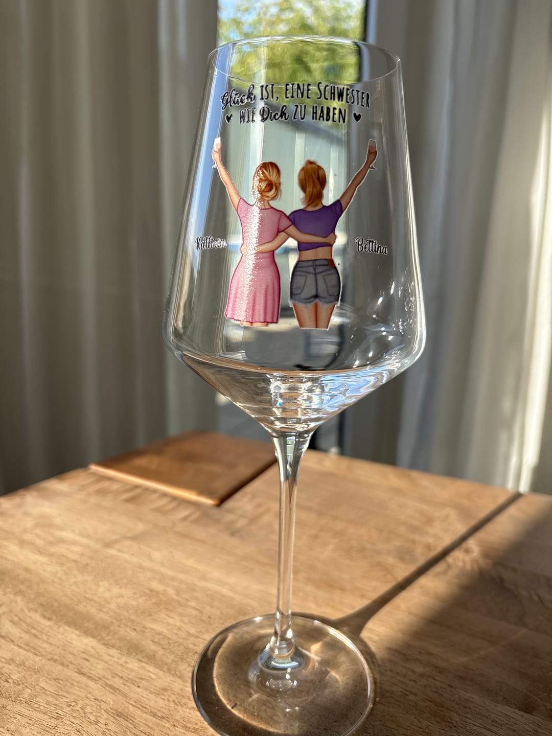 Customer photo review of Freundinnen - Personalisiertes Weinglas für Besties und Schwestern mit Illustration