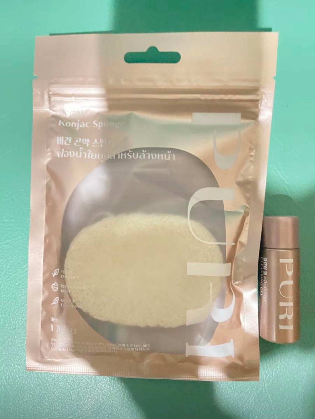 Customer photo review of [Pre-order 30 Day] Vegan Konjac Sponge ฟองน้ำล้างหน้าใยบุก อ่อนโยน ขจัดสิวเสี้ยน รับฟรี! คลีนซิ่งเจลระเบิดเมคอัพ