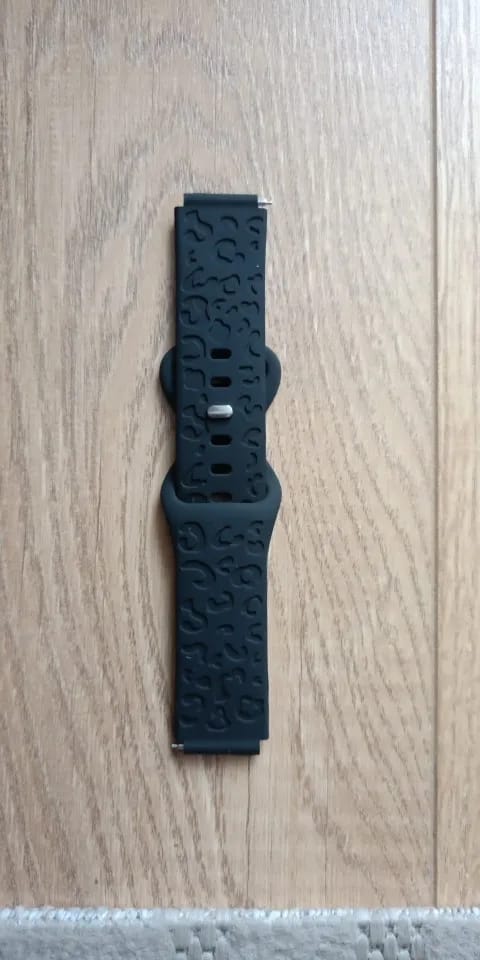 Customer photo review of Garmin 18/20/22mm Quick Release Leopard Print Silicone Band