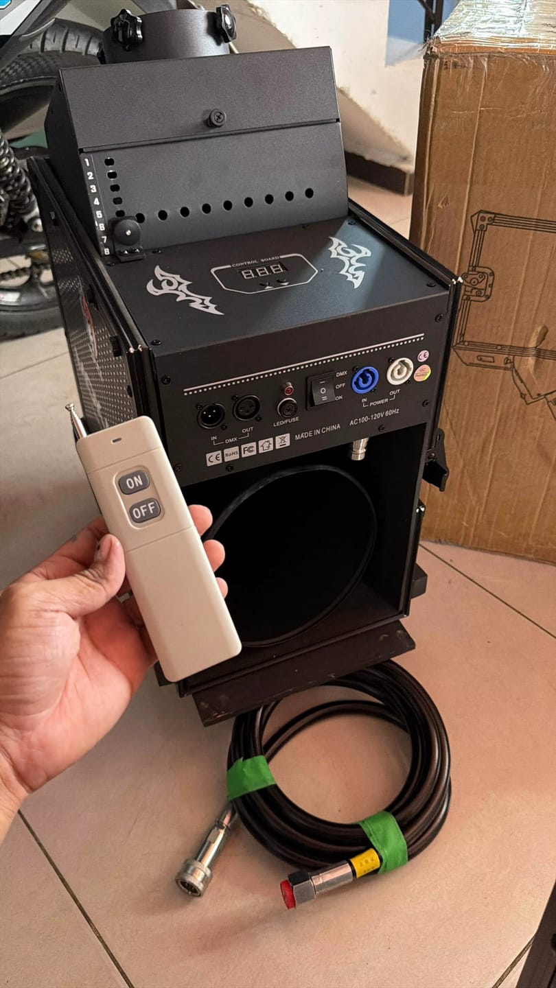 Customer photo review of MOKA SFX MK-CN16 DMX MINI CO2 Confetti Cannon Machine