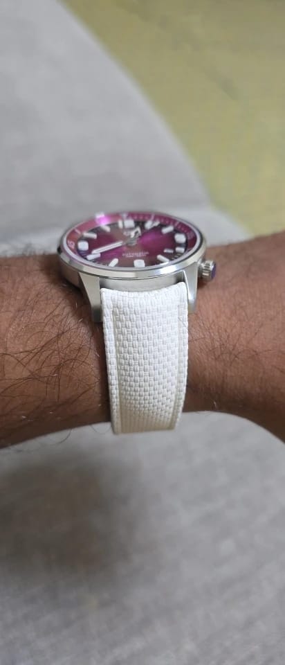 Customer photo review of Garmin 18/20/22/24mm Quick Release Curved-End FKM Rubber Band