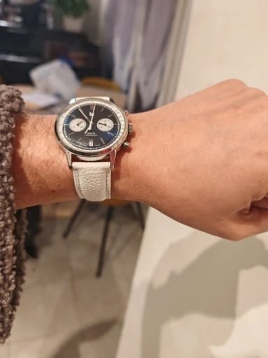 Customer photo review of Garmin 14/18/20/22/24mm Grained Leather Band, Spring Bars & Tool