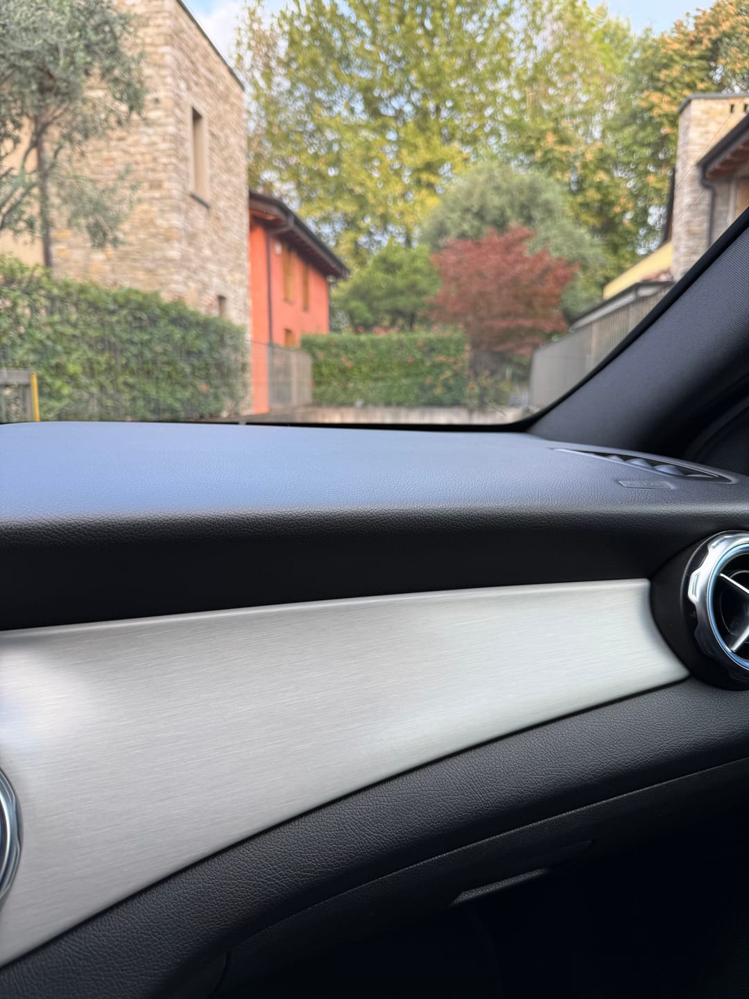 Customer photo review of X1 INTERIOR MIST by INNOVACAR: ANTI-STATIC AND ANTI-FOG INTERIOR QUICK DETAILER