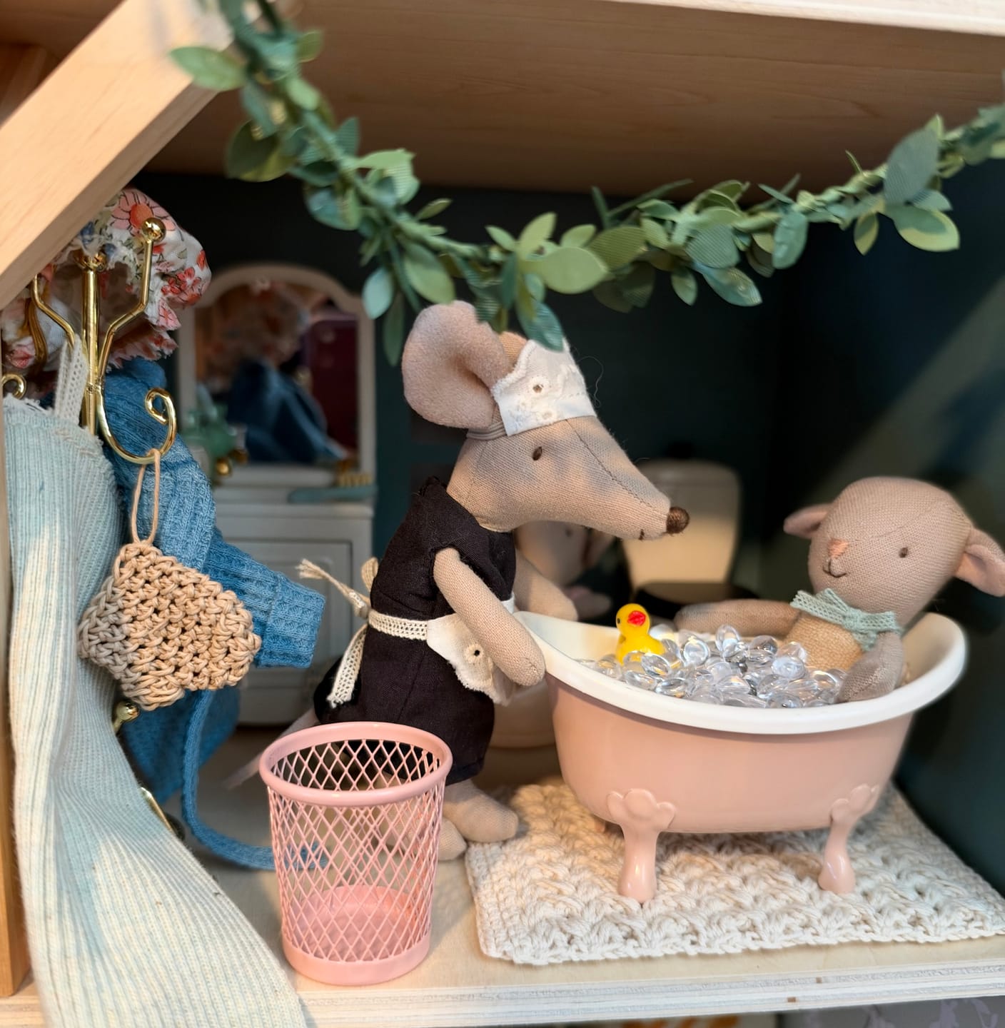 Customer photo review of 1:12 Metal Mesh Wastepaper Basket - Pink, White, Gray or Black