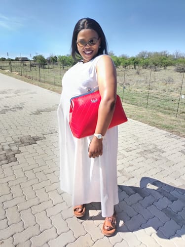 Customer photo review of ERA Oversized Kisslock Chain Bag – Red